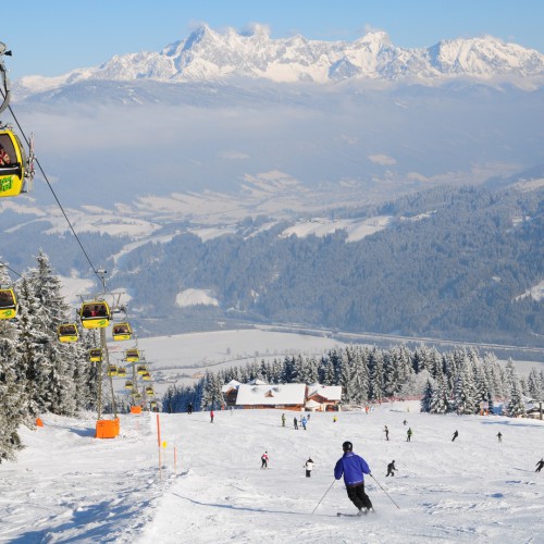 Gondellift en skipiste